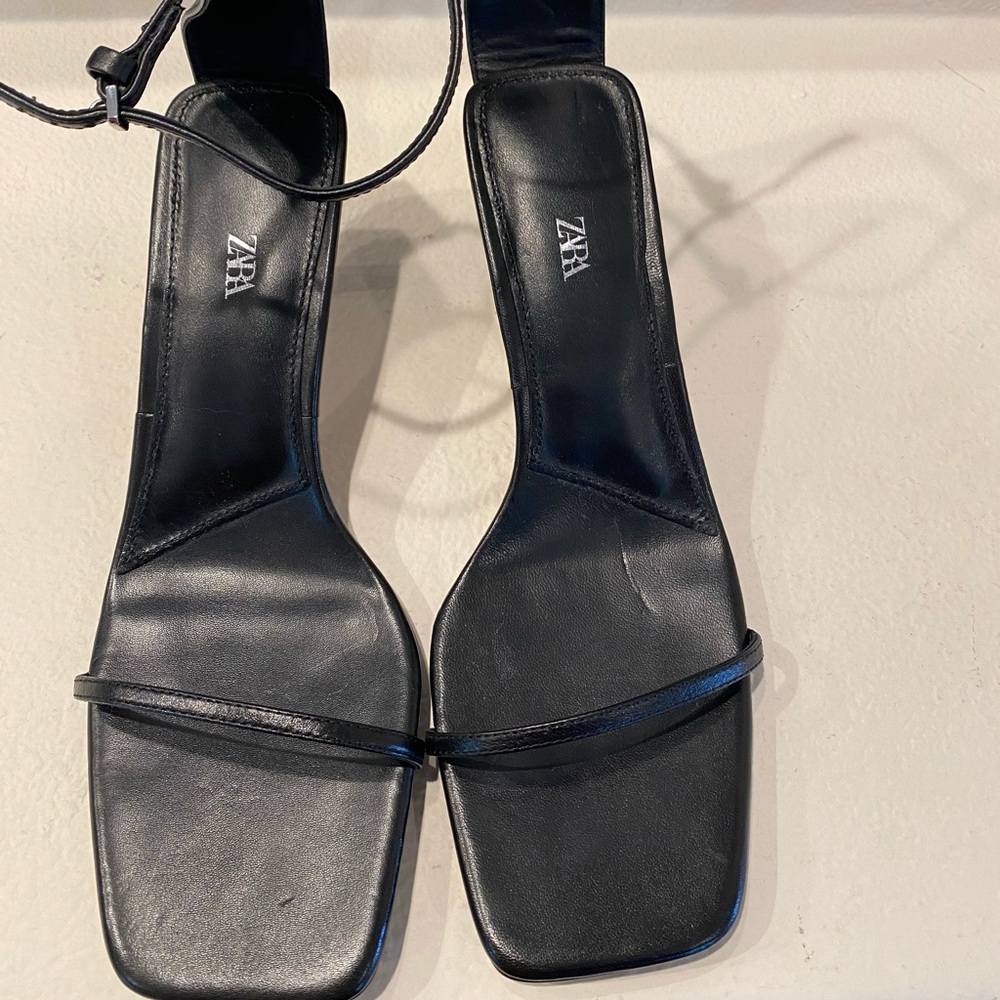 Zara sandals size 38